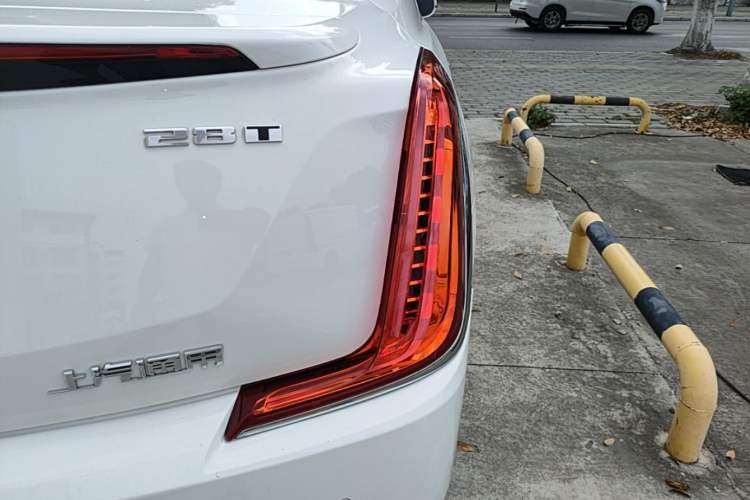 Used Cadillac XTS 2018 28T Tech Edition Right Rear Taillight