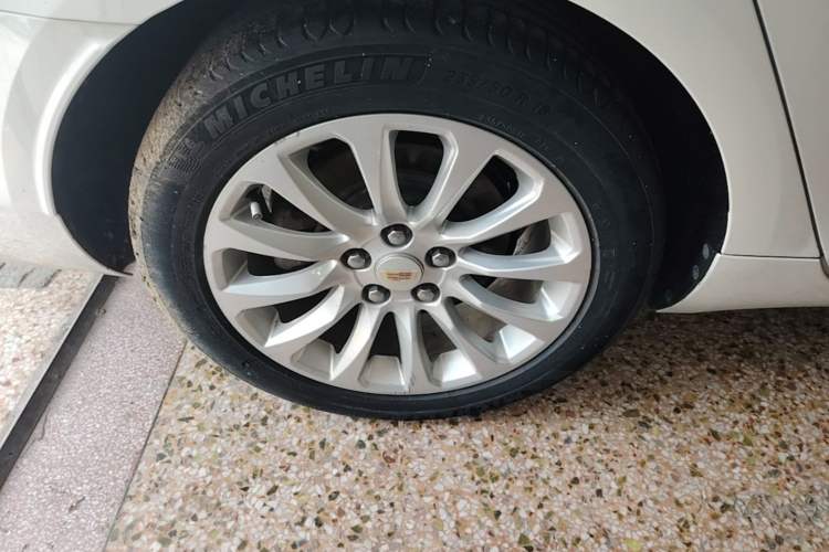 Used Cadillac XTS 2018 28T Elite Edition Right Rear Wheel Hub
