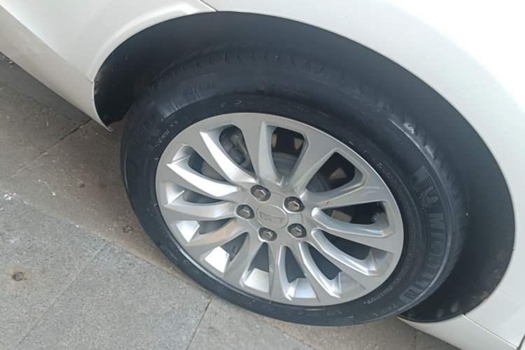 Used Cadillac XTS 2018 28T Tech Edition Right Rear Wheel Hub