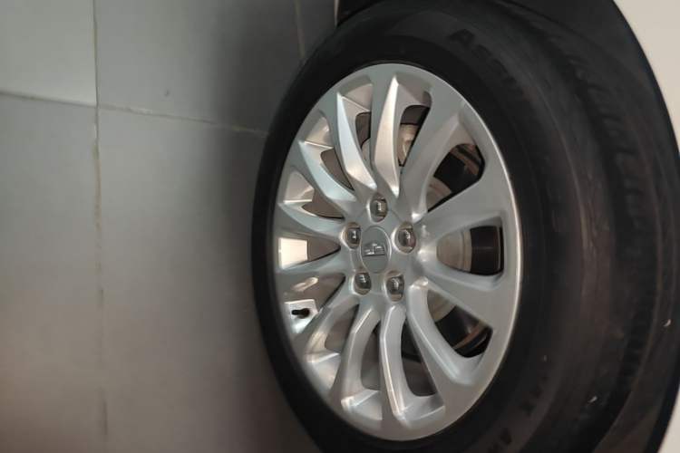 Used Cadillac XTS 2018 28T Tech Edition Right Rear Wheel Hub