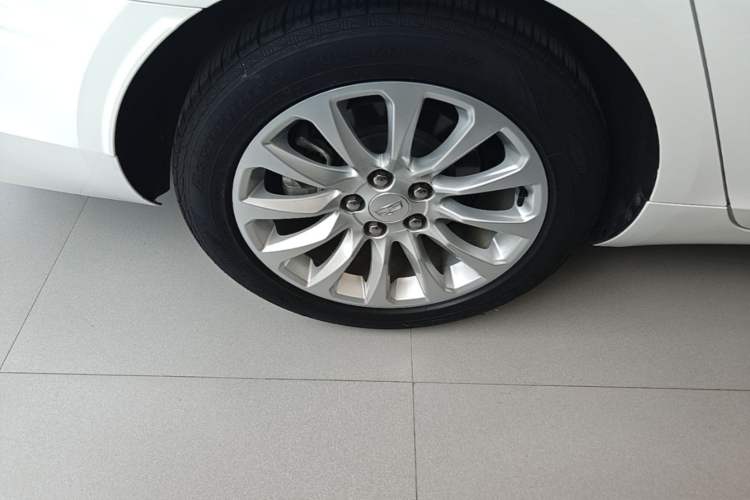 Used Cadillac XTS 2018 28T Elite Edition Right Rear Wheel Hub