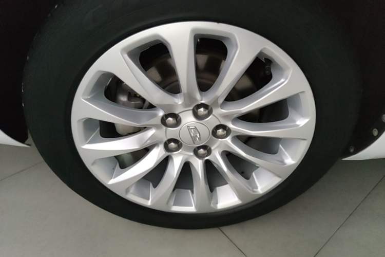 Used Cadillac XTS 2018 28T Elite Edition Right Rear Wheel Hub