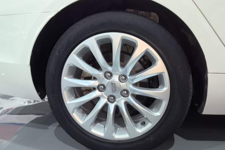 Used Cadillac XTS 2018 28T Tech Edition Right Rear Wheel Hub