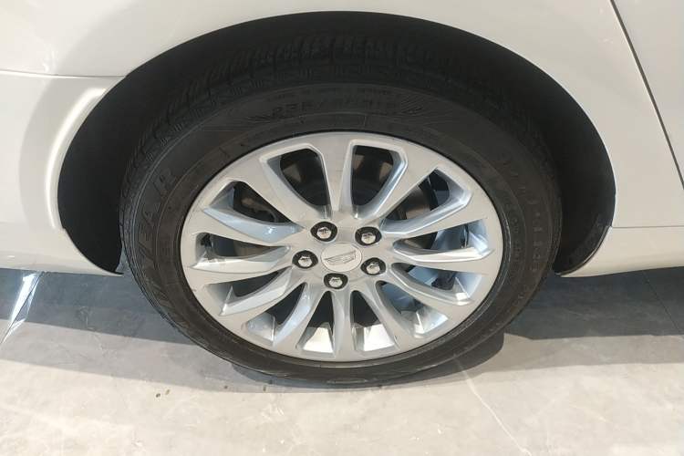 Used Cadillac XTS 2018 28T Elite Edition Right Rear Wheel Hub