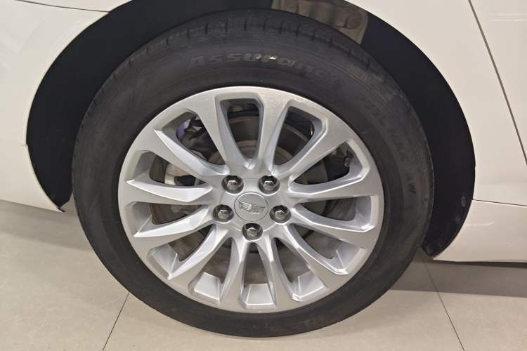 Used Cadillac XTS 2018 28T Elite Edition Right Rear Wheel Hub