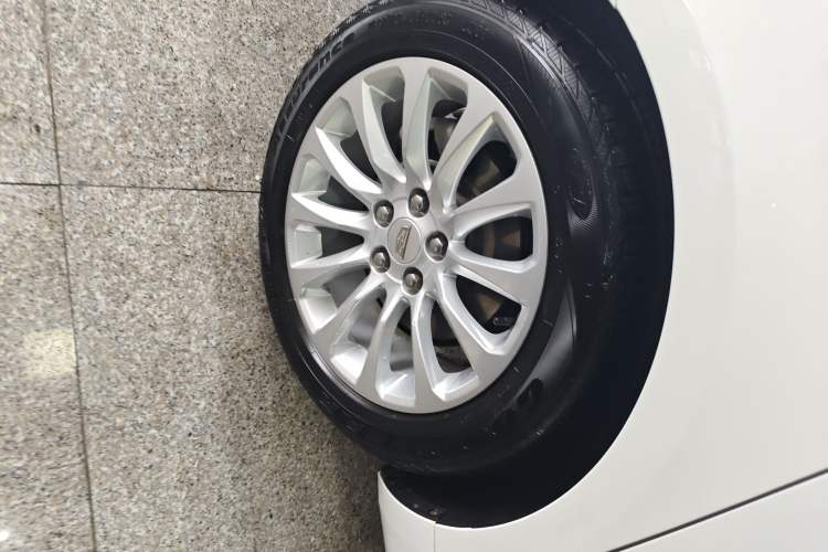 Used Cadillac XTS 2018 28T Tech Edition Right Rear Wheel Hub