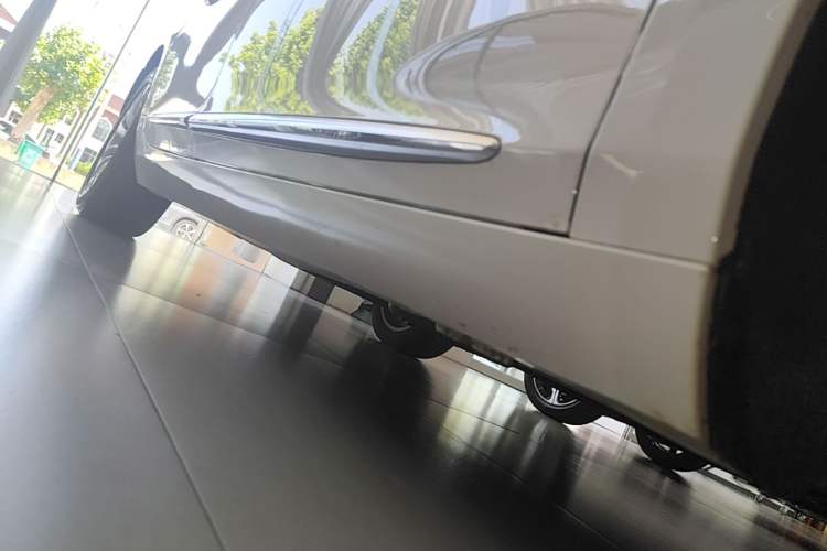 Used Cadillac XTS 2018 28T Elite Edition Right Side Sill