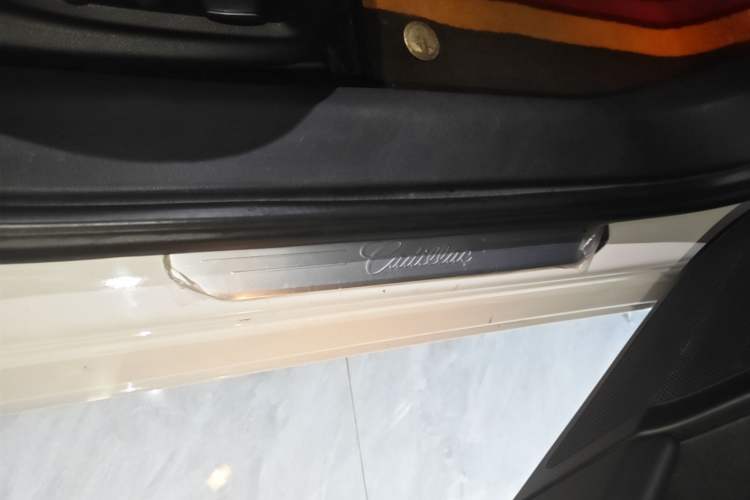 Used Cadillac XTS 2018 28T Elite Edition Right Side Sill