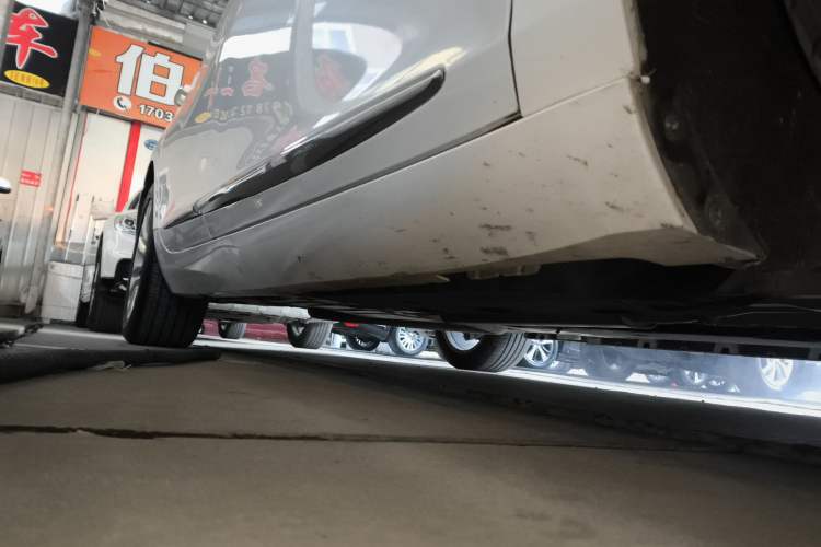 Used Cadillac XTS 2018 28T Elite Edition Right Side Sill