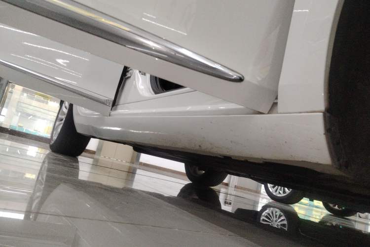 Used Cadillac XTS 2018 28T Tech Edition Right Side Sill