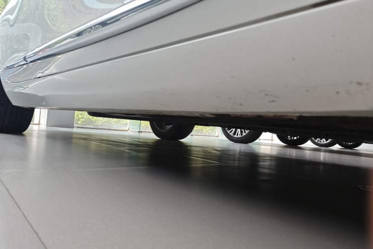 Used Cadillac XTS 2018 28T Elite Edition Right Side Sill