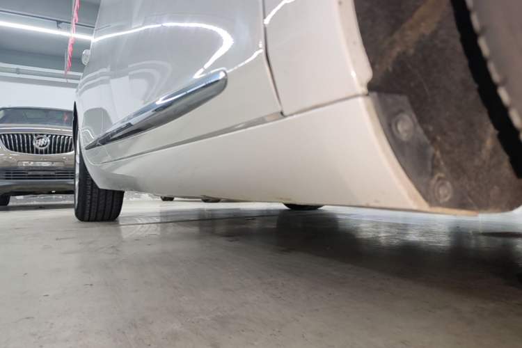 Used Cadillac XTS 2018 28T Elite Edition Right Side Sill