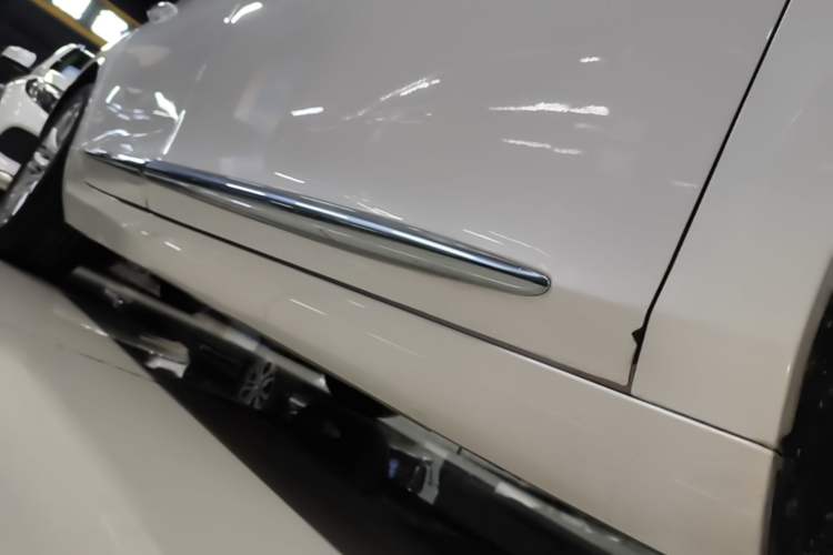 Used Cadillac XTS 2018 28T Tech Edition Right Side Sill