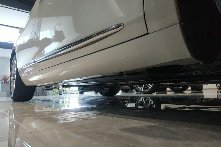 Used Cadillac XTS 2018 28T Elite Edition Right Side Sill