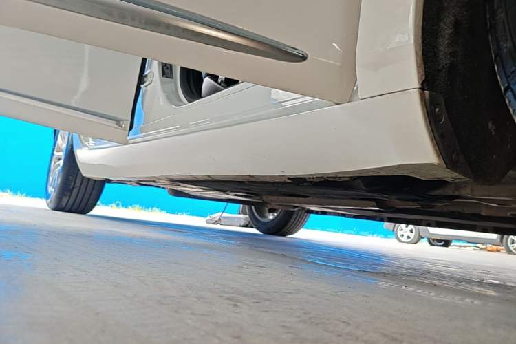 Used Cadillac XTS 2018 28T Tech Edition Right Side Sill
