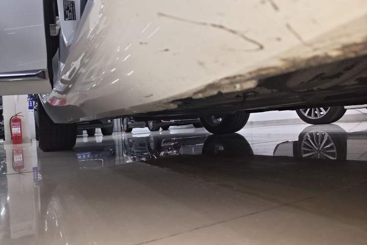 Used Cadillac XTS 2018 28T Elite Edition Right Side Sill