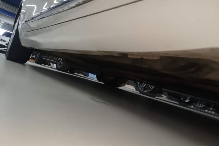 Used Cadillac XTS 2018 28T Tech Edition Right Side Sill