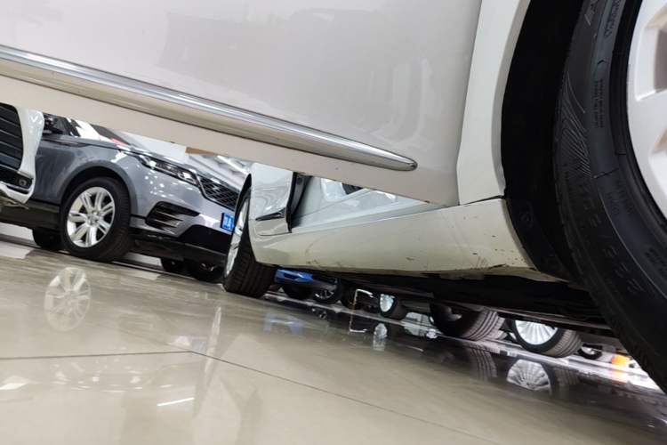 Used Cadillac XTS 2018 28T Tech Edition Right Side Sill
