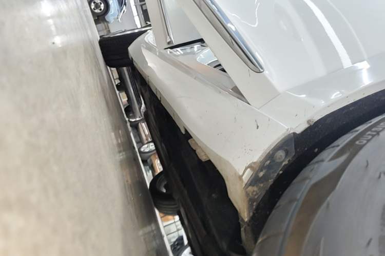 Used Cadillac XTS 2018 28T Elite Edition Right Side Sill