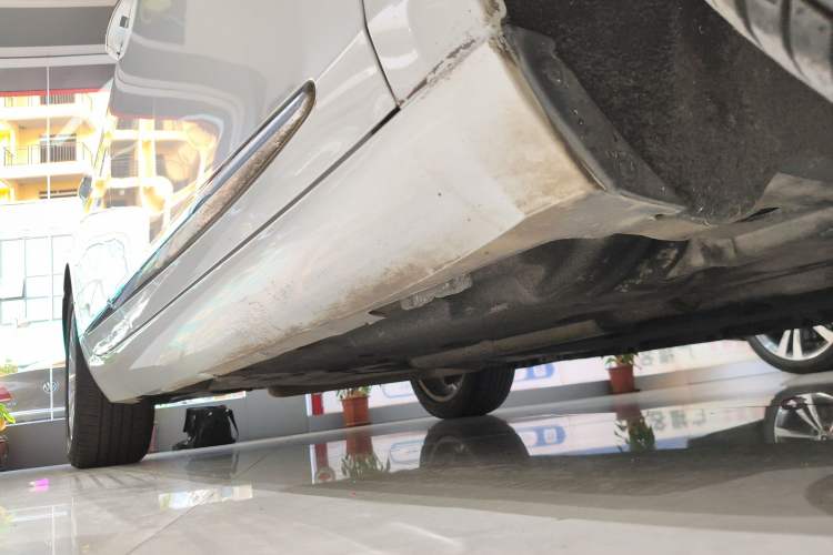 Used Cadillac XTS 2018 28T Elite Edition Right Side Sill