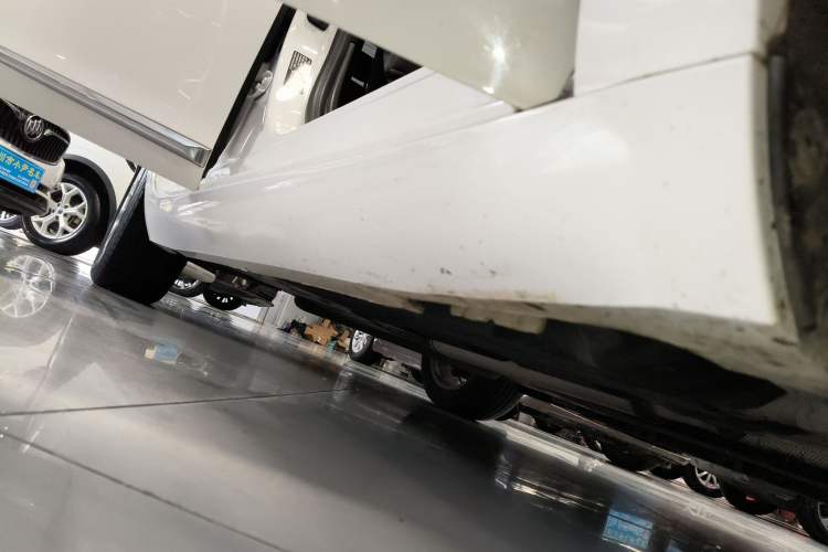 Used Cadillac XTS 2018 28T Tech Edition Right Side Sill