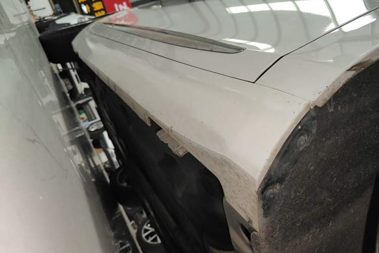 Used Cadillac XTS 2018 28T Elite Edition Right Side Sill