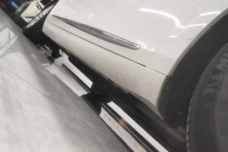 Used Cadillac XTS 2018 28T Elite Edition Right Side Sill