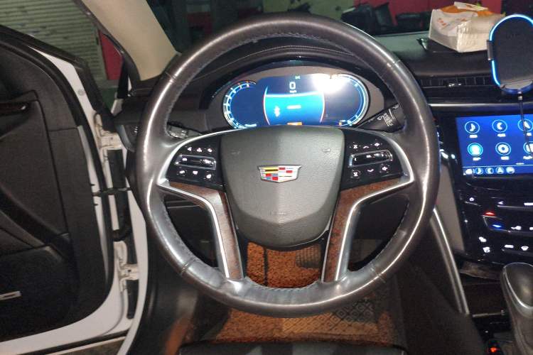 Used Cadillac XTS 2018 28T Luxury Edition Steering Wheel