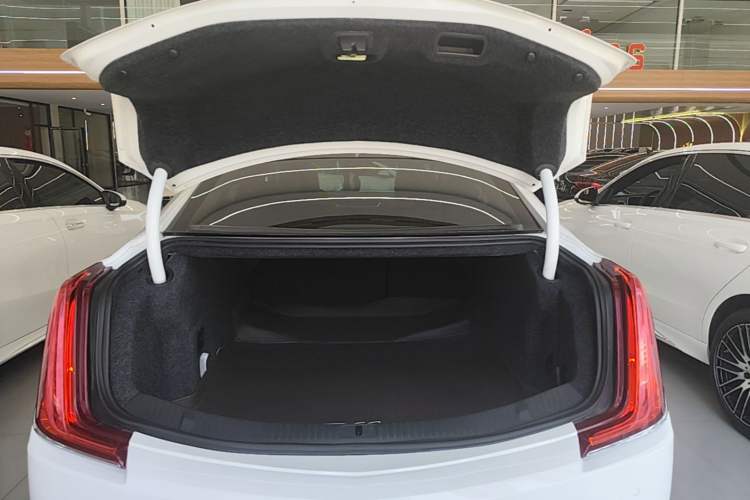 Used Cadillac XTS 2018 28T Elite Edition Trunk