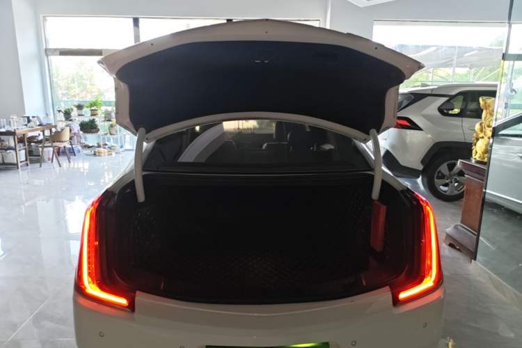 Used Cadillac XTS 2018 28T Elite Edition Trunk