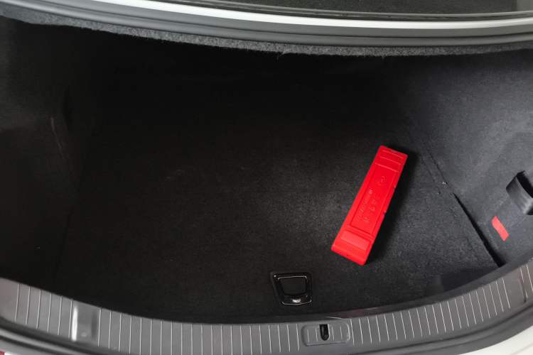 Used Cadillac XTS 2018 28T Elite Edition Trunk