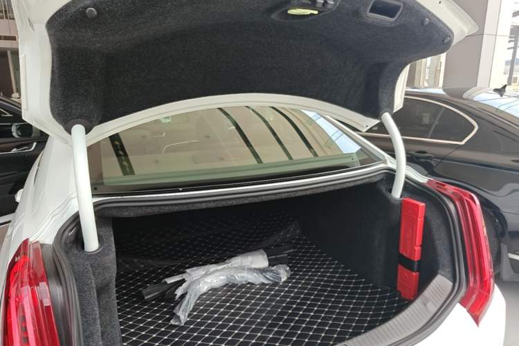 Used Cadillac XTS 2018 28T Elite Edition Trunk
