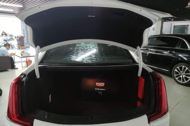 Used Cadillac XTS 2018 28T Elite Edition Trunk