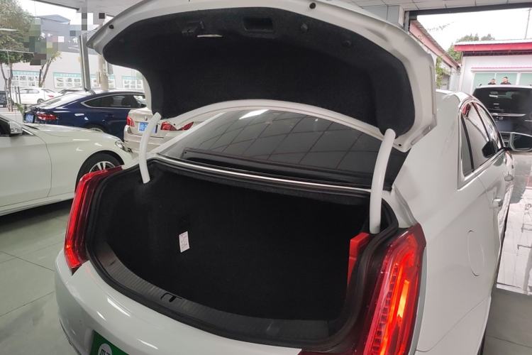 Used Cadillac XTS 2018 28T Elite Edition Trunk