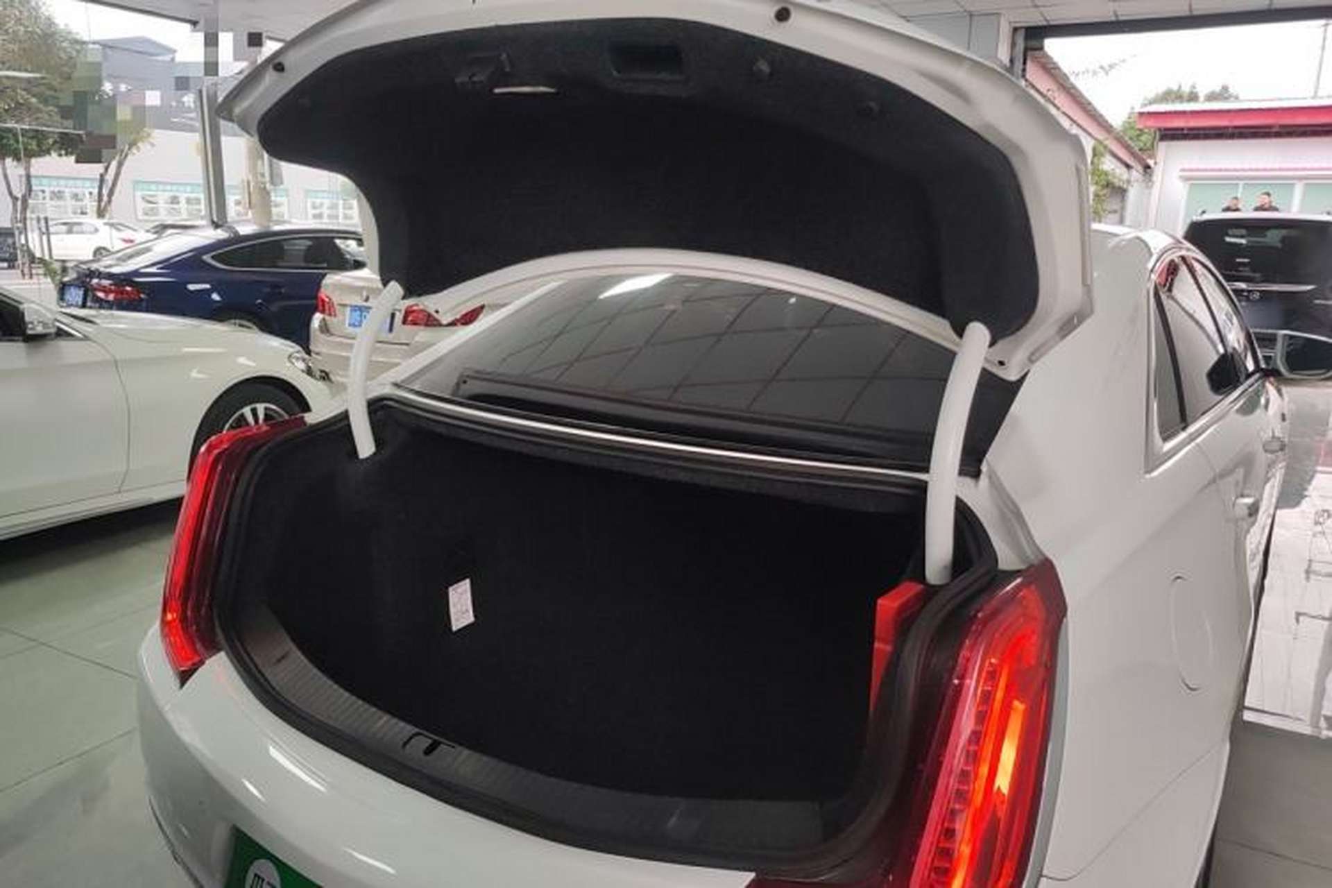 Used Cadillac XTS 2018 28T Elite Edition Trunk