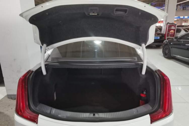 Used Cadillac XTS 2018 28T Elite Edition Trunk