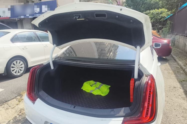 Used Cadillac XTS 2018 28T Elite Edition Trunk