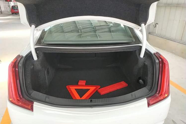 Used Cadillac XTS 2018 28T Elite Edition Trunk