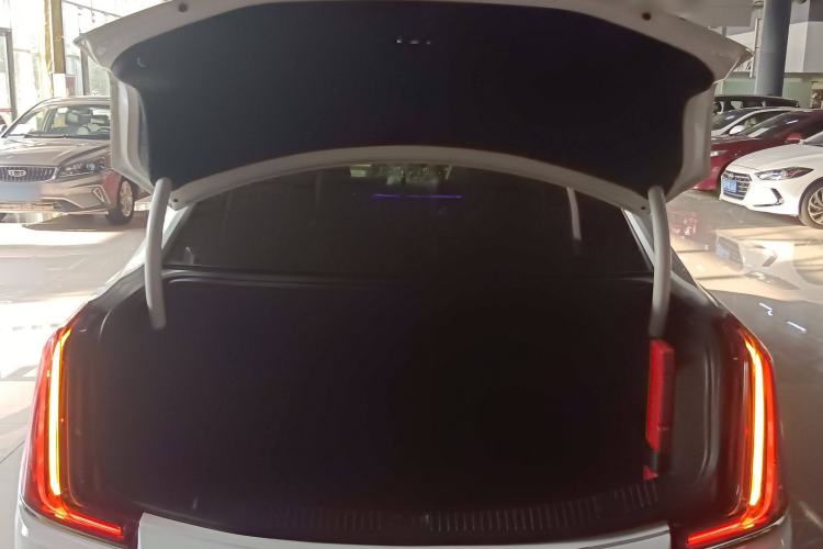 Used Cadillac XTS 2018 28T Elite Edition Trunk