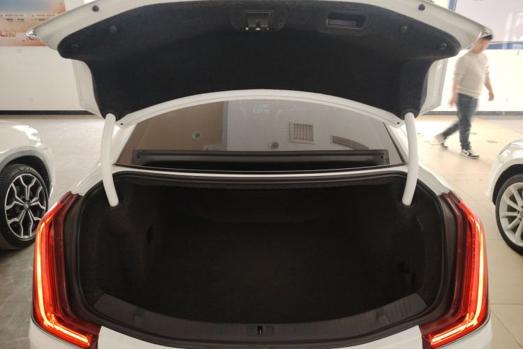 Used Cadillac XTS 2018 28T Elite Edition Trunk