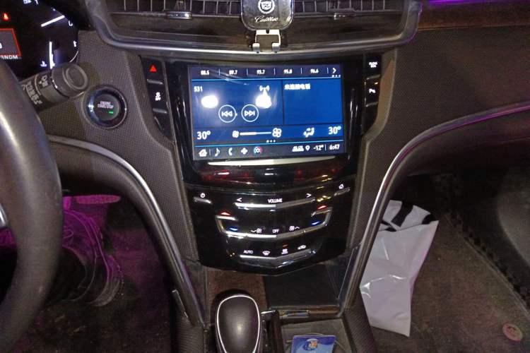 Used Cadillac XTS 2018 28T Elite Edition Audio And AC Panel