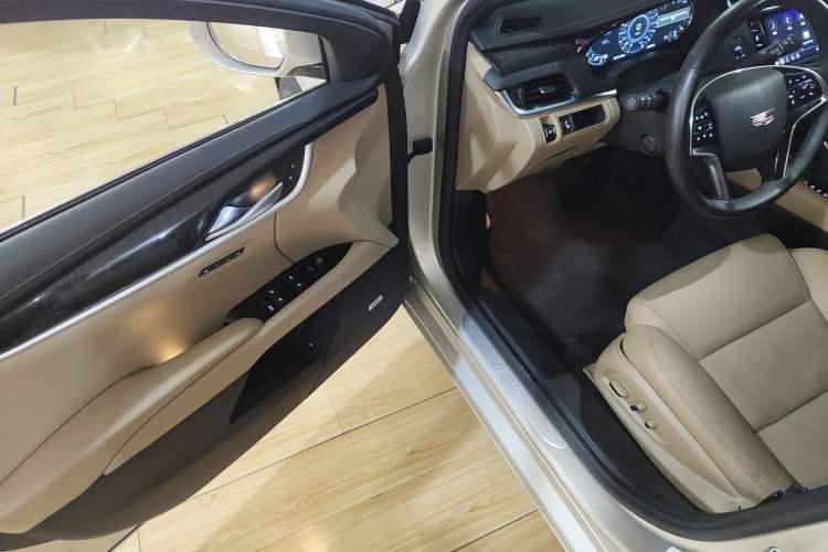 Used Cadillac XTS 2018 28T Luxury Edition Driver Seat