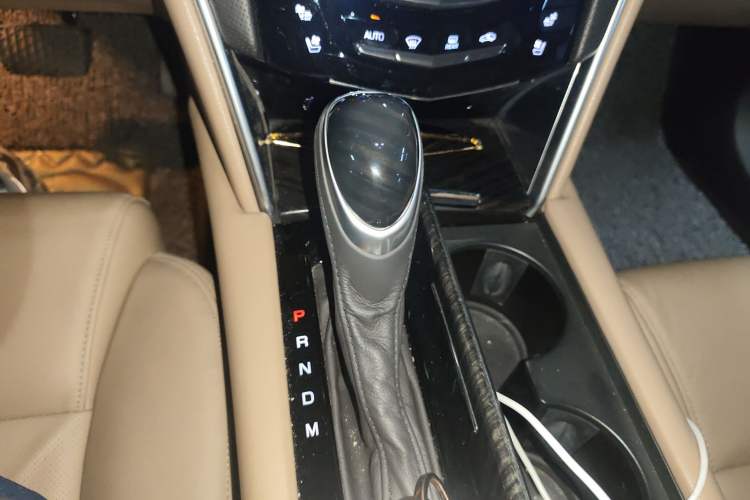 Used Cadillac XTS 2018 28T Luxury Edition Gear Lever