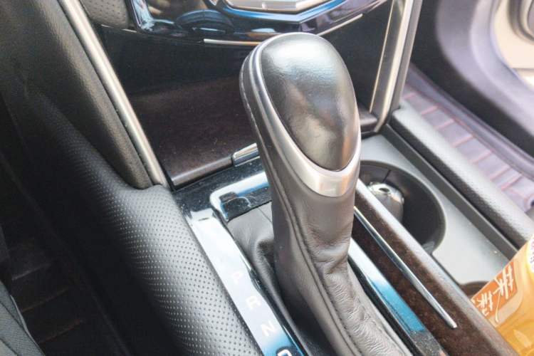 Used Cadillac XTS 2018 28T Tech Edition Gear Lever