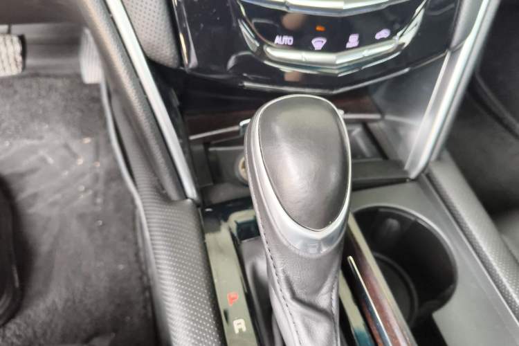 Used Cadillac XTS 2018 28T Tech Edition Gear Lever