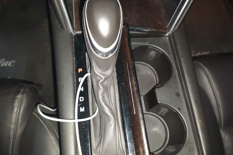 Used Cadillac XTS 2018 28T Elite Edition Gear Lever