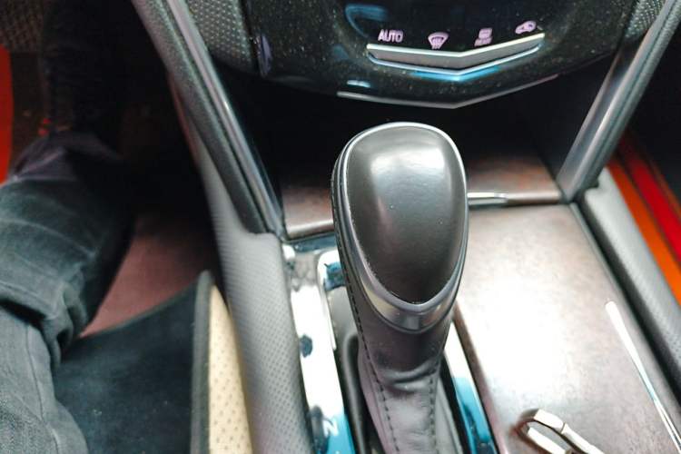 Used Cadillac XTS 2018 28T Tech Edition Gear Lever