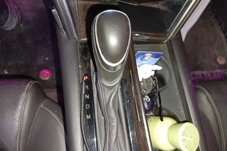 Used Cadillac XTS 2018 28T Elite Edition Gear Lever