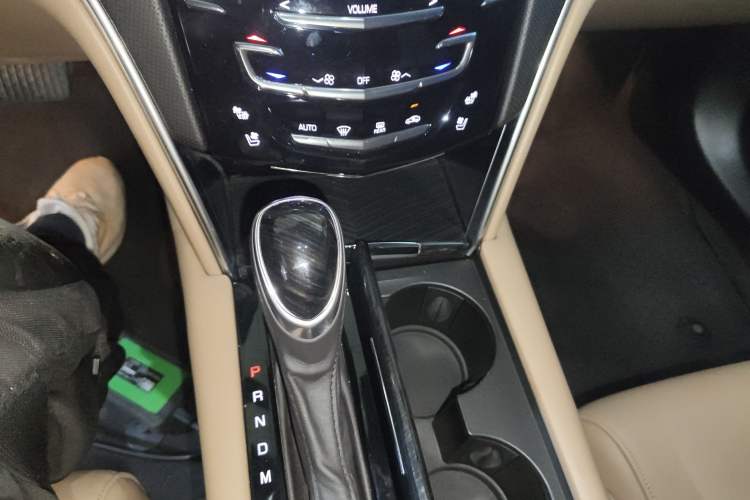 Used Cadillac XTS 2018 28T Luxury Edition Gear Lever