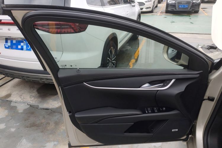 Used Cadillac XTS 2018 28T Tech Edition Left Front Door Interior